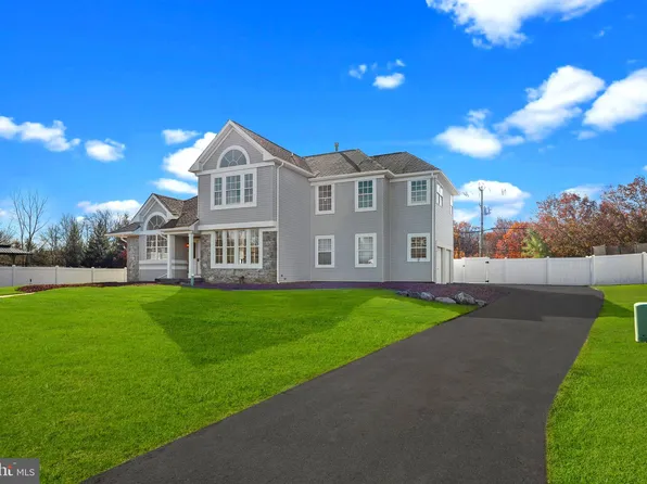 1800 Heritage Dr, Jamison, PA 18929