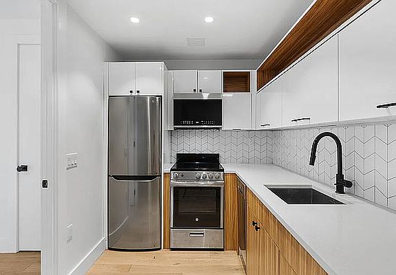 4th image of 60 W 125th St #1106