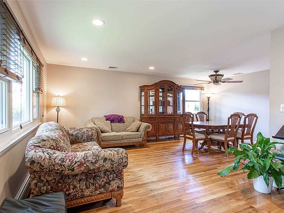 3rd image of 113 Fountain Ave
