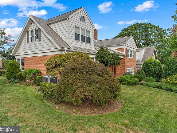 3rd image of 803 Jerome Pl