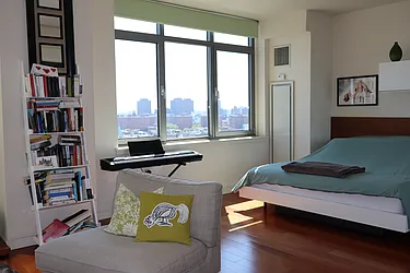 Rented by R New York