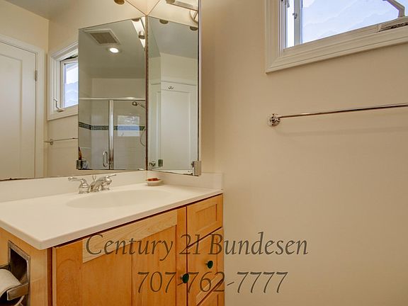 2nd image of 18 Pearce St