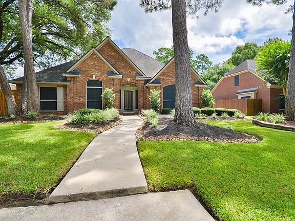 3rd image of 4210 Rock Springs Dr