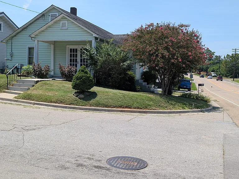 358 E Lincoln Rd — Photo 2