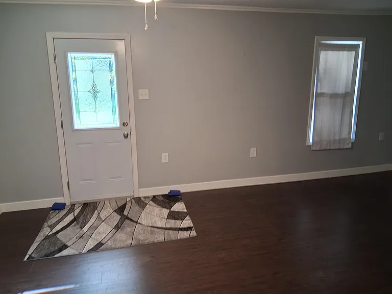 160 Thompson Ln — Photo 3