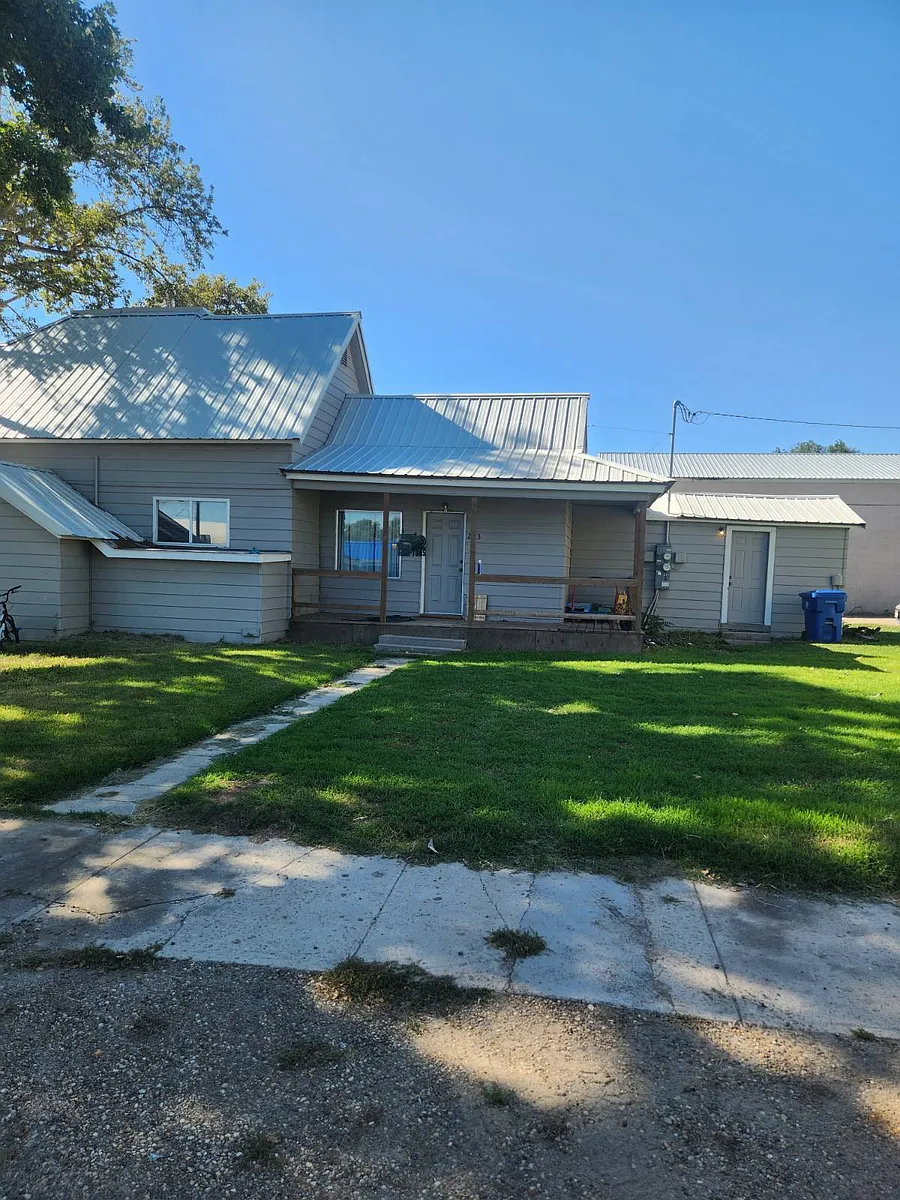 Photo 1 of 9 - 311 E Grove Ave #1 - Parma, ID Primary Photo - 311 E Grove Ave #1