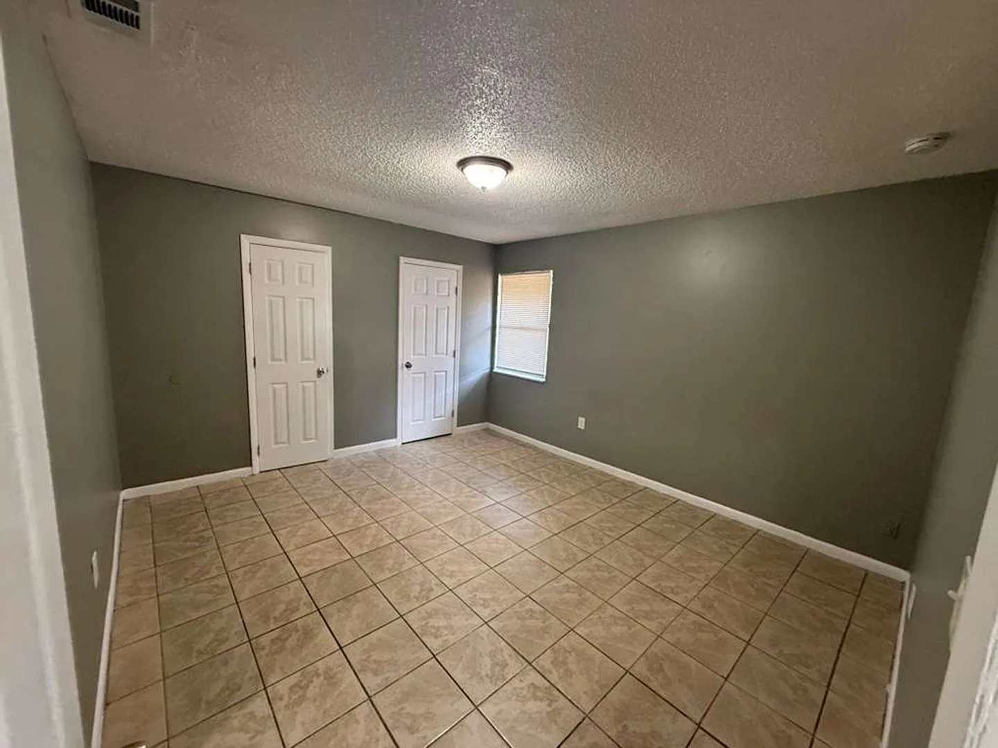 2570-2572 Chestnut Woods Dr — Photo 4