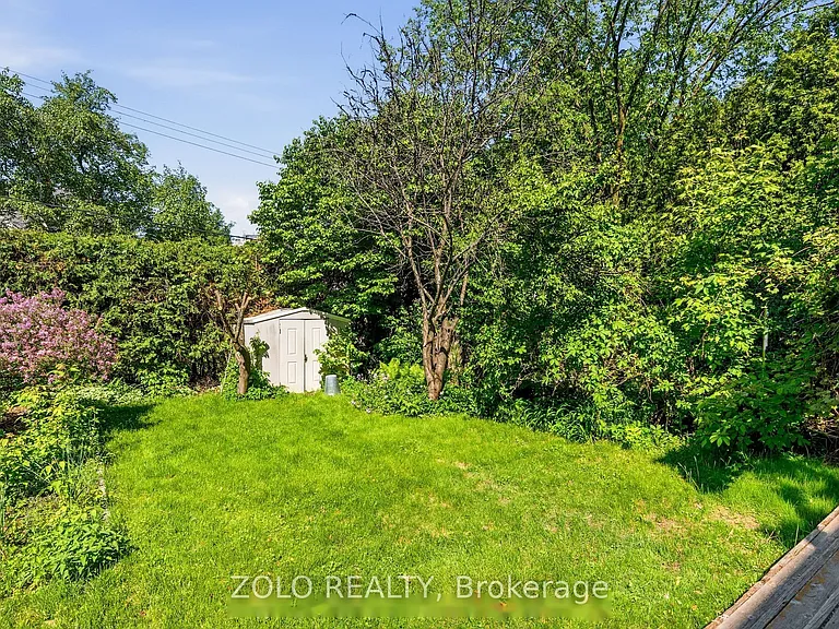 392 Piccadilly Ave N — Photo 44