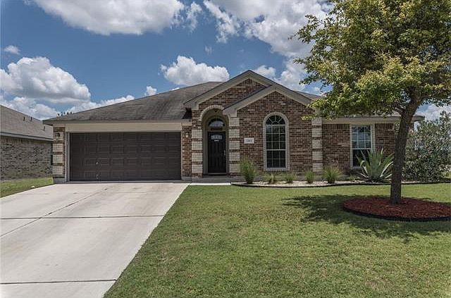1st image of 1365 Woodlands Dr