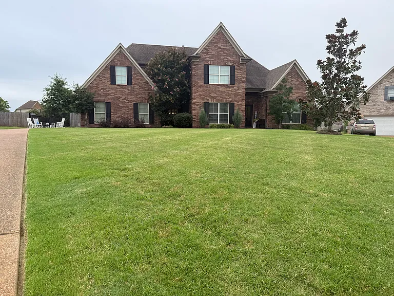 1289 Heritage Cir N — Photo 1