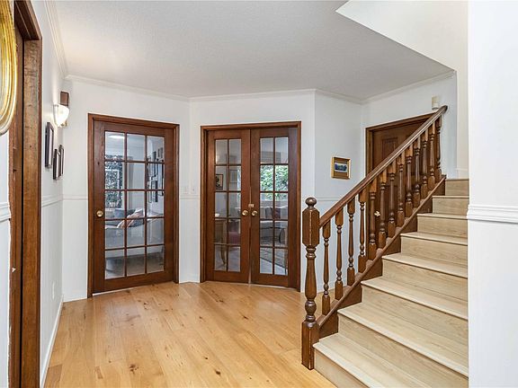 5th image of 1388 Treebank Rd W