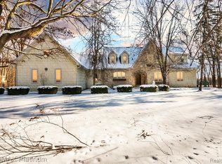 8110 Cedar Lake Rd, Pinckney, MI 48169