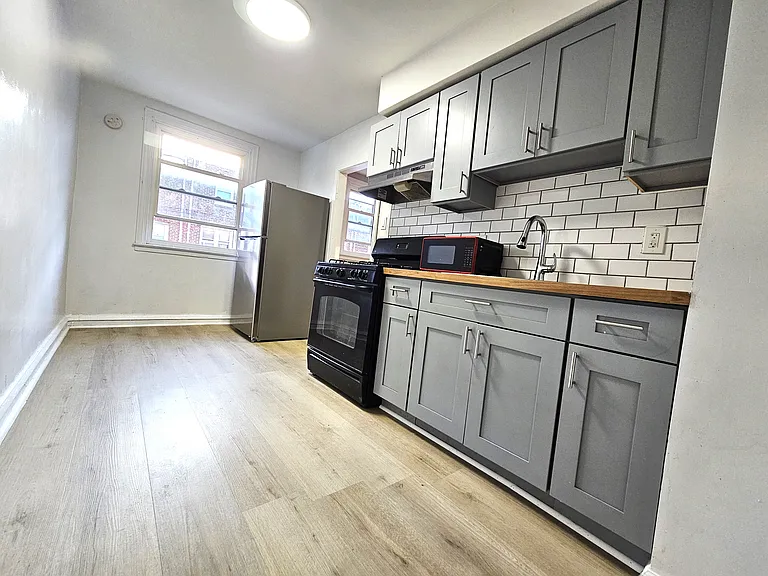 1047 Rosalie St — Photo 3