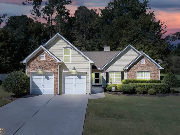 272 Blackberry Ln, Pendergrass, GA 30567