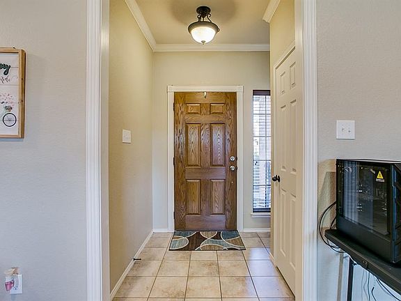 4th image of 624 Alexandria Ln