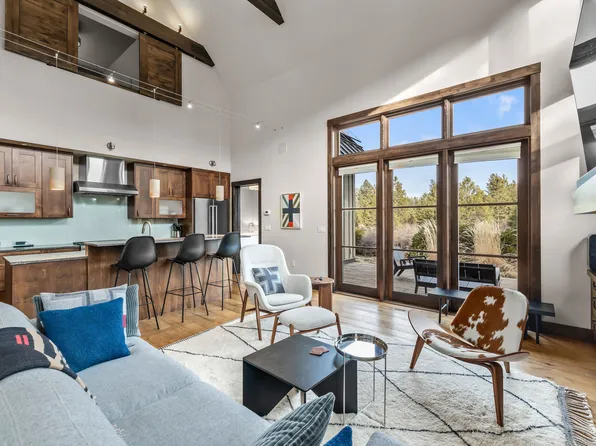 19379 Blue Bucket Ln, Bend, OR 97702