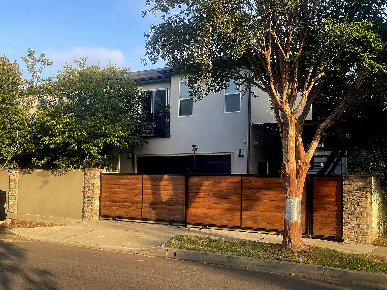 2 bed, 1200 sqft, $3,950 — Photo 2