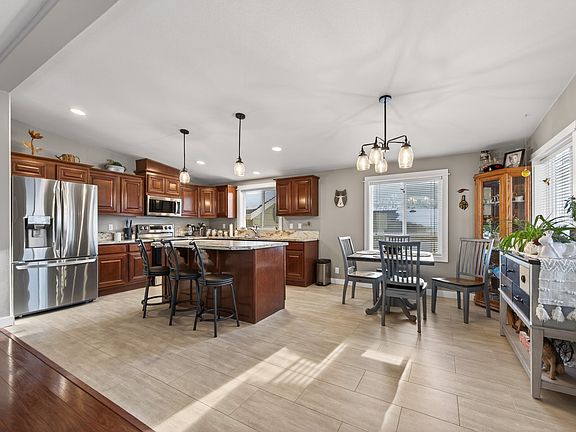 4th image of 768 Shuswap Rd E #14