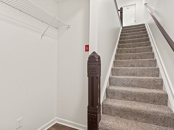 3rd image of 753 W Washington St APT B