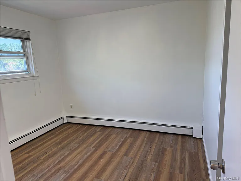 347 Quincy Ave — Photo 8