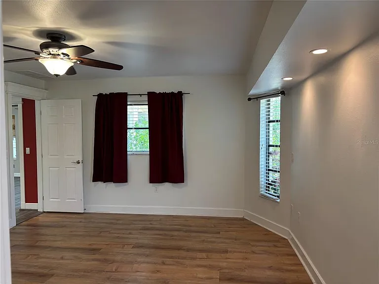 10123 Bay Ave — Photo 32