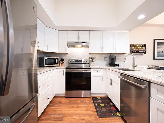 5th image of 4301 Birch Cir