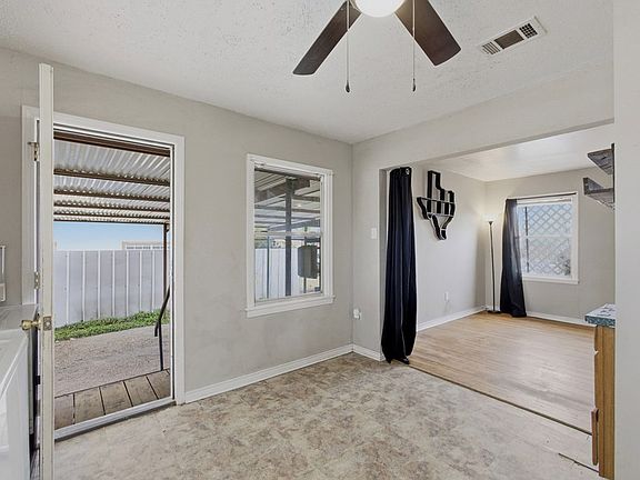 5th image of 905 W Marfa Ave