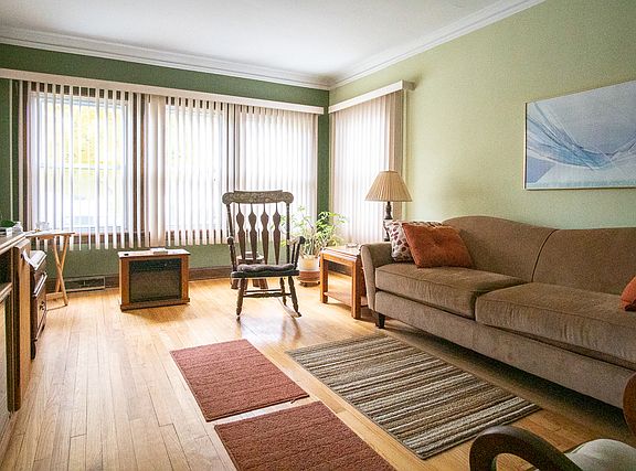 3rd image of 3240 Park Ave