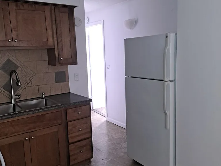 5804 S 50th Ave — Photo 16