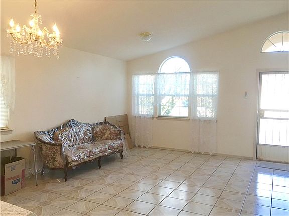 3rd image of 456 Valle Suave Dr