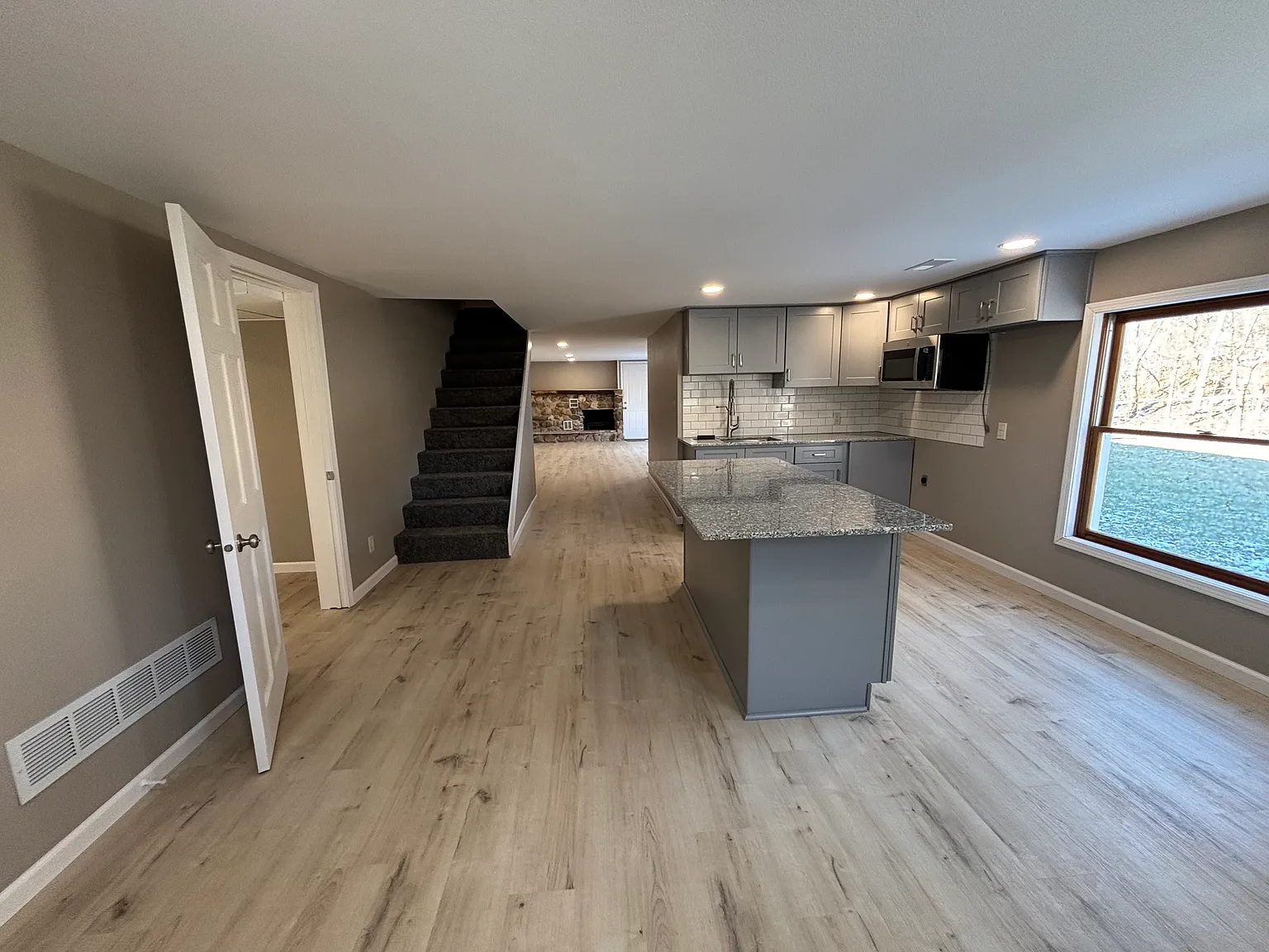 2 bed, 1300 sqft, $1,200 — Photo 4