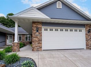4523 Village Oaks Circle, Eau Claire, WI 54701