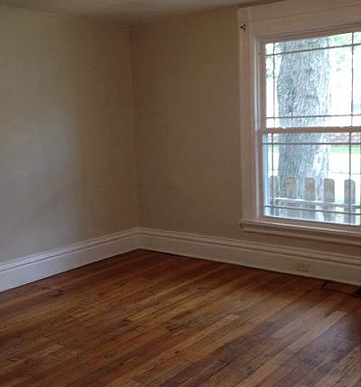 3rd image of 435 Dickinson St SE