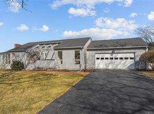 25 Tobin Ln, Bristol, RI 02809