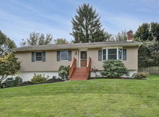 20 Westview Dr, Fishkill, NY 12524