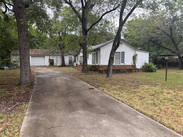 3001 Huron Trl, Lake Worth, TX 76135