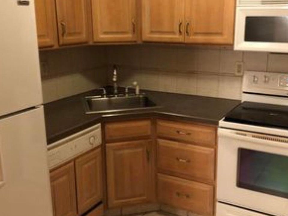 2nd image of 89 Arrowood Rd Unit B