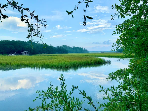 6613 Bloody Point Rd, Wadmalaw Island, SC 29487
