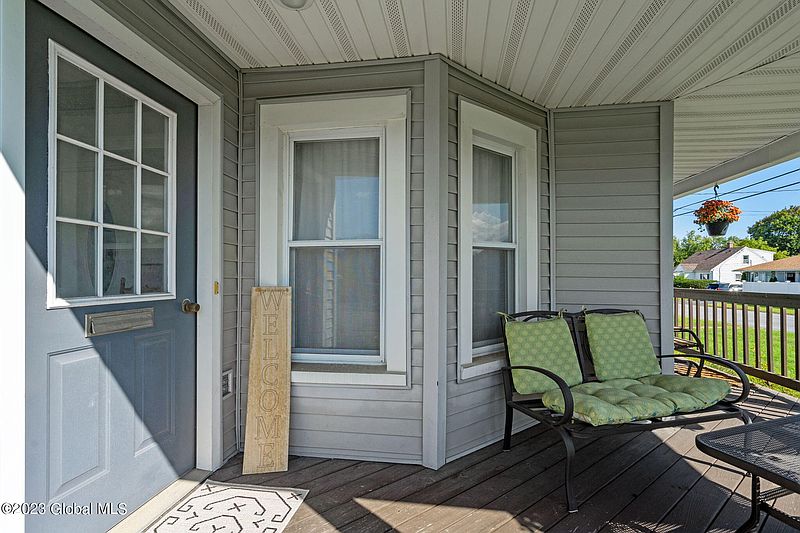 5th image of 1073 Laura Street