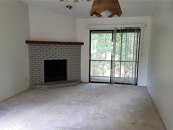 3rd image of 1724 Foxhall Cir #408