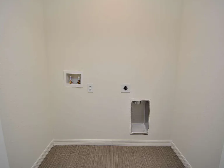 38 Baltimore Ln — Photo 27
