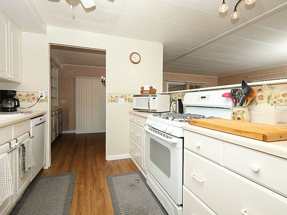5th image of 122 Las Almas Ln