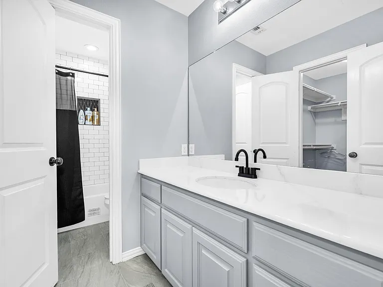6918 Webster St — Photo 11
