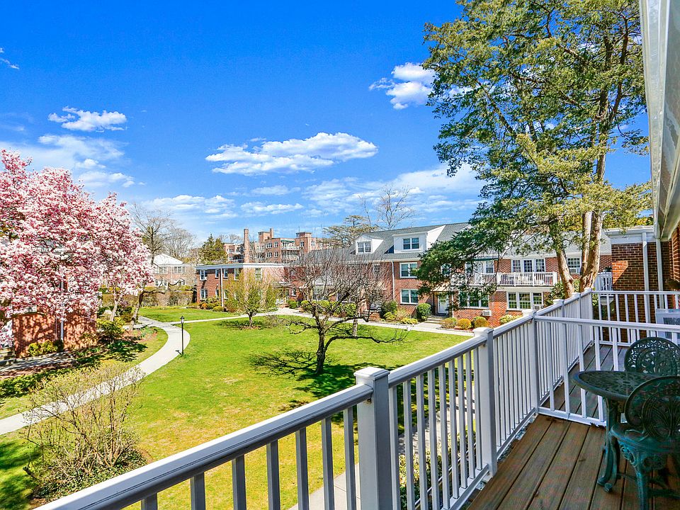 1st image of 140 Putnam Park