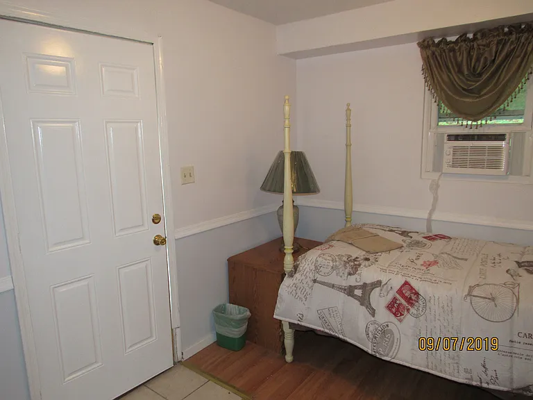 524 1/2 S 1st St #2 — Photo 13