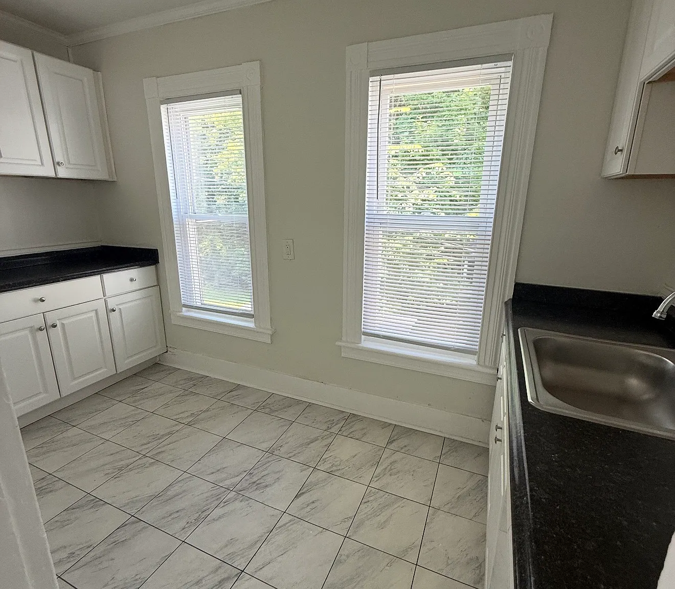 4 bed, 1400 sqft, $2,000 — Photo 3
