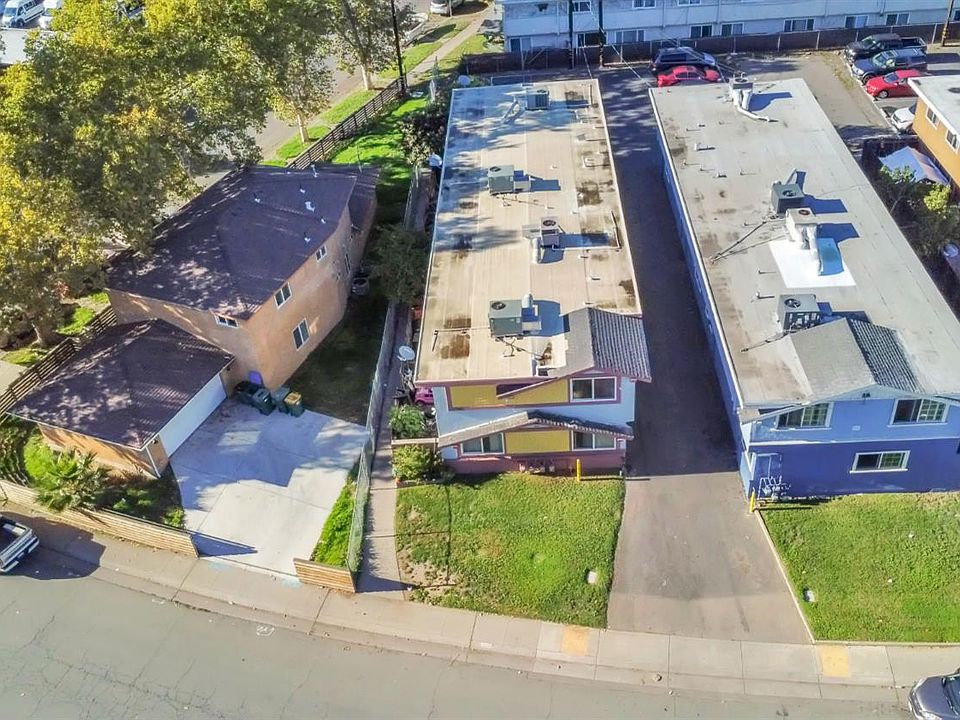 1st image of 215 Coventry Dr