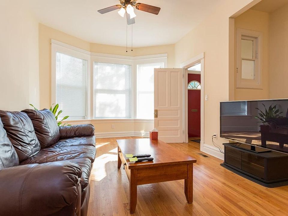 1st image of 2052 W Cuyler Ave #1