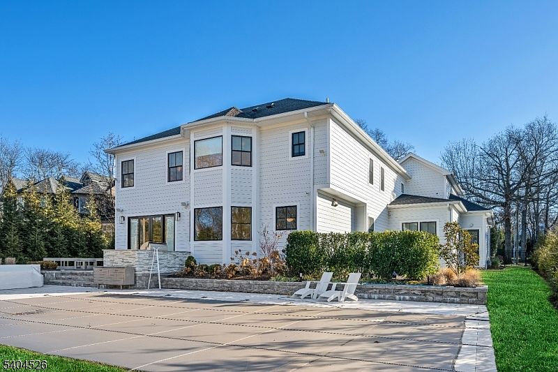 2nd image of 21 Harvey Dr