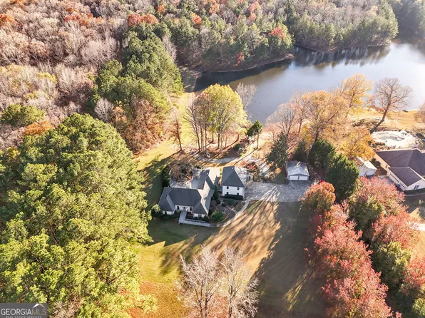 427 W McIntosh Rd, Brooks, GA 30205